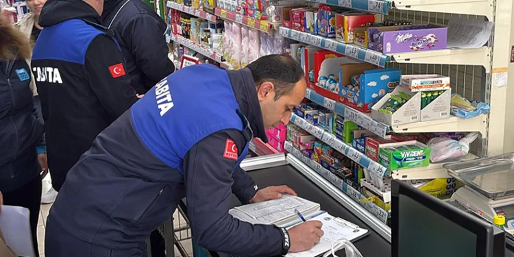 Marketlere denetim: 25 tarihi geçmiş ürün tespit edildi