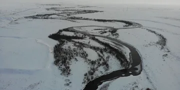 Kars’ta karla kaplı menderesler ve köyler havadan görüntülendi
