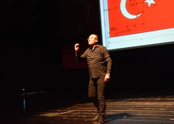 Sunay Akın Bursalılarla buluştu