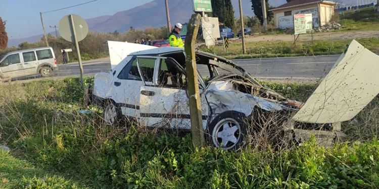 Bursa’da hafif ticari araç ile otomobil çarpıştı: 5 yaralı