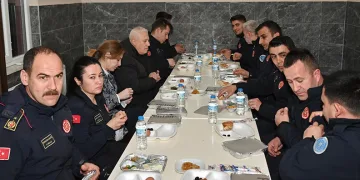 Mustafa Bozbey, sahuru gençlerle yaptı