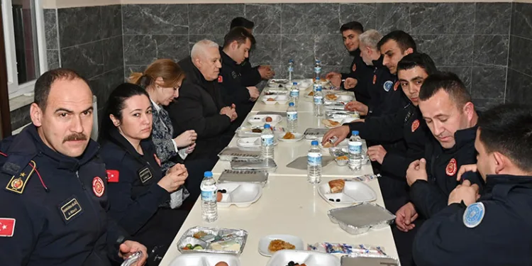 Mustafa Bozbey, sahuru gençlerle yaptı
