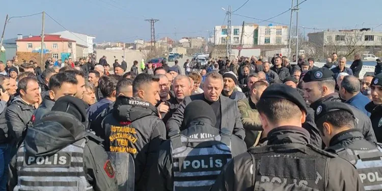 Sultangazi’de mahalle sakinlerinden İBB’ye mezarlık tepkisi