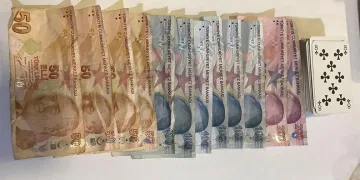Çayevinde kumar oynayan 4 kişi suçüstü yakalandı