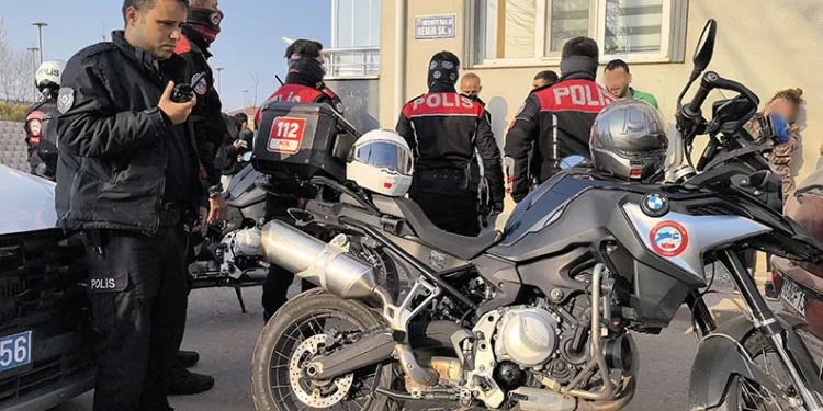Polisten kaçan otomobil, uyuşturucu yuvası çıktı