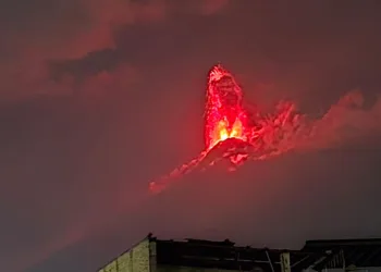 Guatemala’daki Fuego Yanardağı’nda patlama