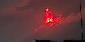 Guatemala’daki Fuego Yanardağı’nda patlama