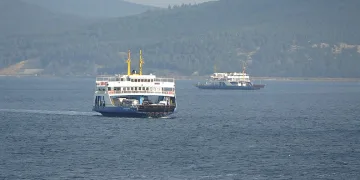 Bozcaada’ya bazı feribot seferleri iptal edildi