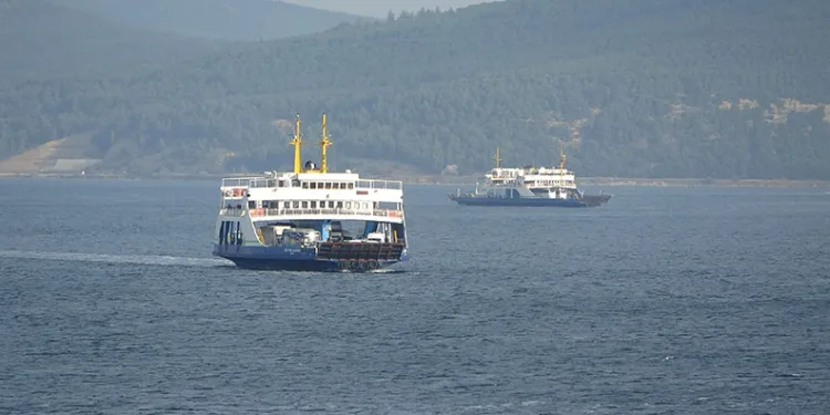 Bozcaada’ya bazı feribot seferleri iptal edildi