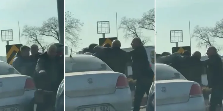 Bursa’da yol verme kavgasında yumruklar havada uçuştu