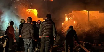Bolu’da ahır ve samanlık alev alev yandı