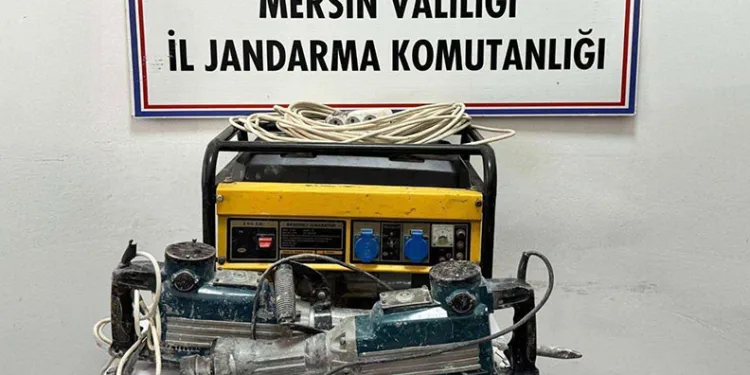 Mersin’de kaçak kazı yapan 4 şüpheli yakalandı