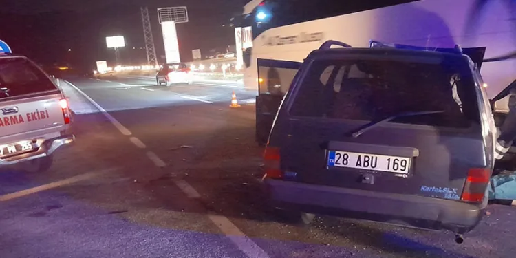 Otomobil, otobüsle çarpıştı: 1 ölü, 1 yaralı