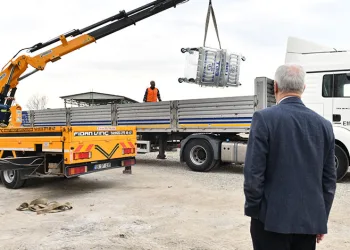 Mustafakemalpaşa’ya 100 hibe çöp konteyneri kazandırıldı