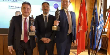 “Kybele” ödülü Başkan Böcek’e