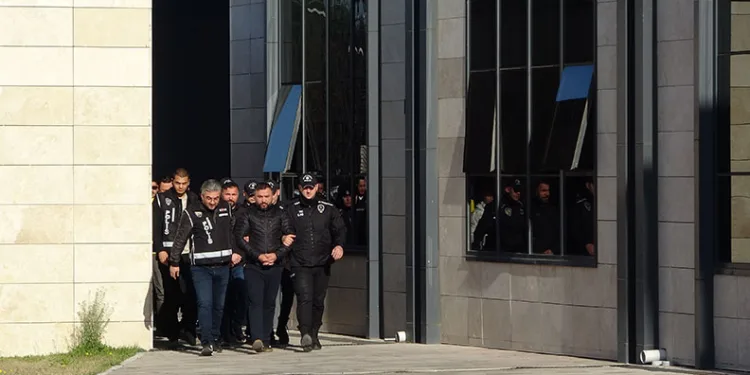Çanakkale’de otelde balyozlu kavgaya 10 gözaltı