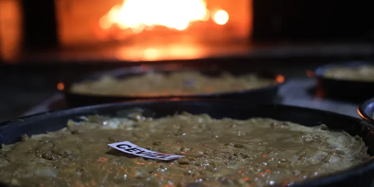 İftar ve sahur sofralarının vazgeçilmezi: ‘Tahinli pide’