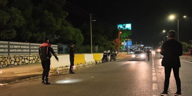 Antalya’da metruk binada yangın