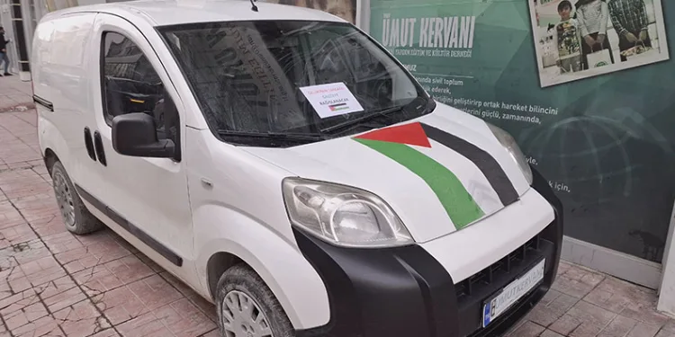 Vanlı hayırsever 320 bin liralık aracını Gazze’ye bağışladı