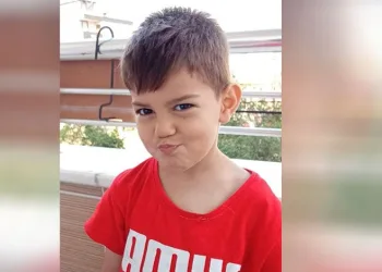 5 yaşındaki Erdal zatürre nedeniyle hayatını kaybetti