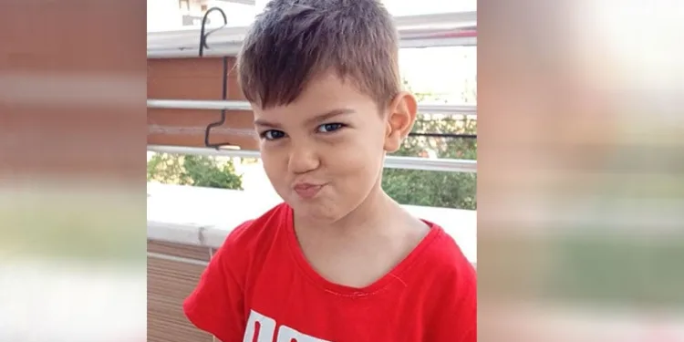 5 yaşındaki Erdal zatürre nedeniyle hayatını kaybetti