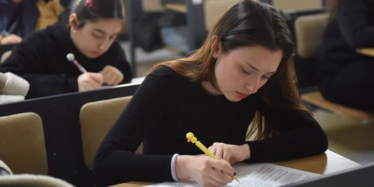 Üniversite adaylarına sınav provası