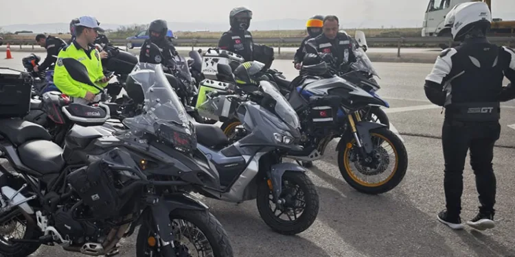Karacabey’de motosiklet sürücüleri denetlendi