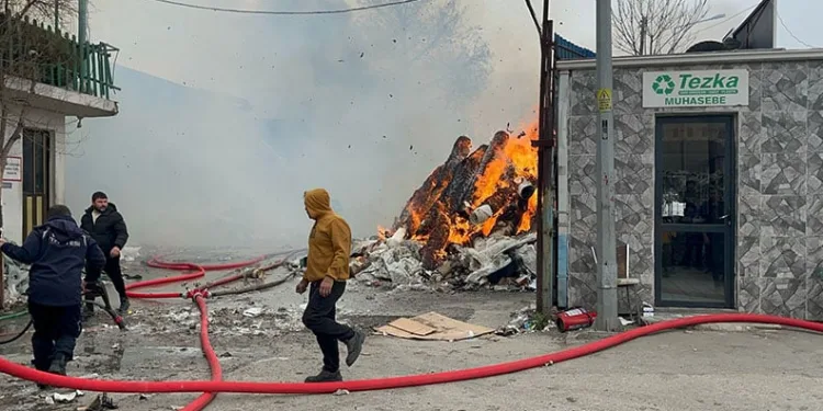 Bursa’da geri dönüşüm tesisinde yangın