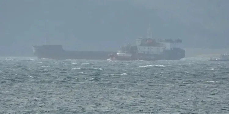 Çanakkale Boğazı’nda konteyner gemisi makine arızası yaptı