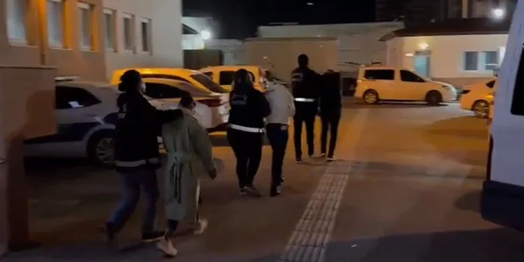 İzmir’de denize düşen araç içinde bir kişi hayatını kaybetti