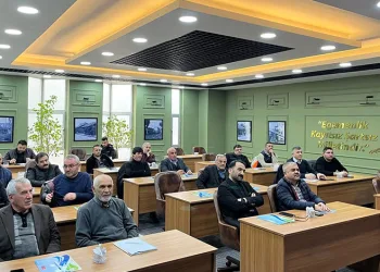 Adana’da Çam Kese Böcekleriyle Mücadele Başlatıldı