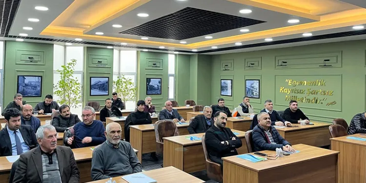 Adana’da Çam Kese Böcekleriyle Mücadele Başlatıldı
