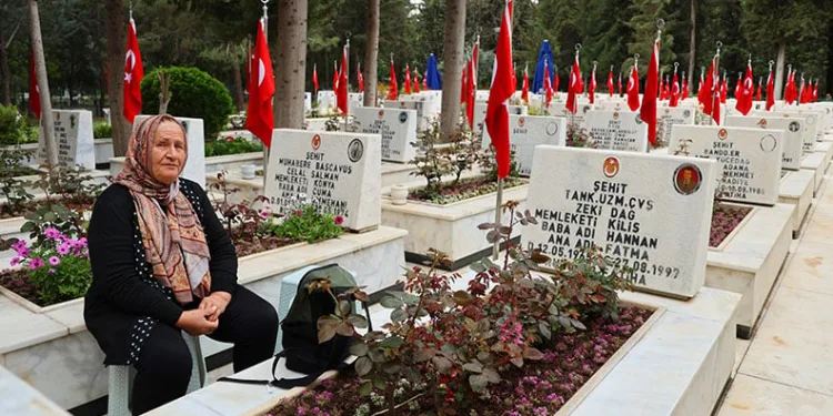 Saç tıraşını son güne bırakanlar bayrama berber dükkanlarında girdi