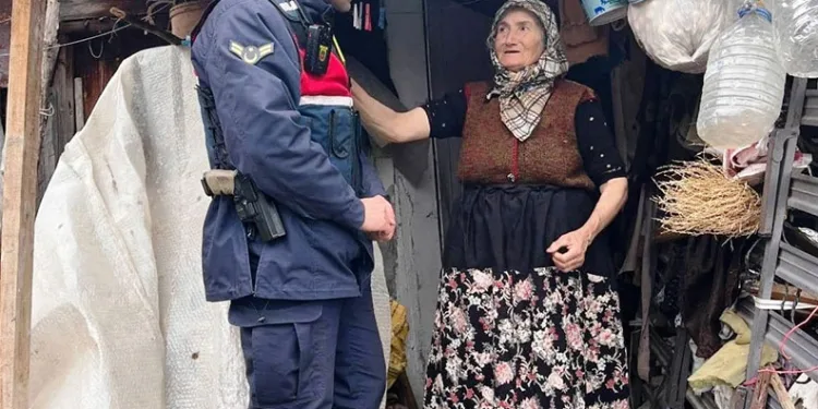 500 bin TL almaya geldiler polise yakalandılar: 5 tutuklama