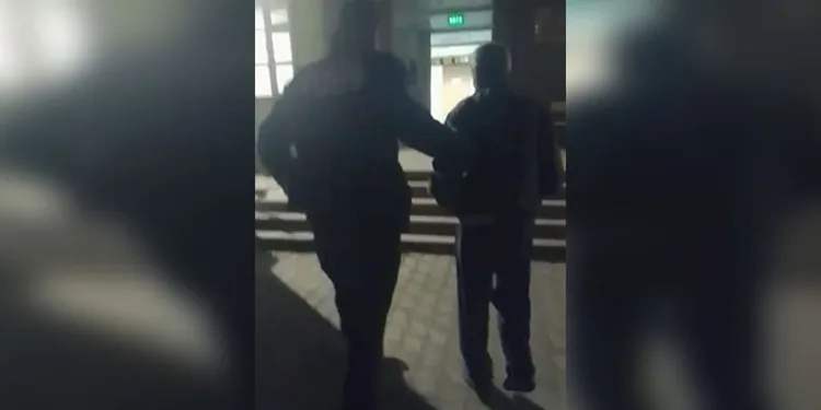 Çiğli Belediyesi çöp kamyonu köpeği ezdi, durmadan yoluna devam etti