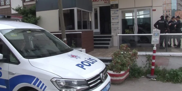 Üstü açık bırakılan çukur tehlike saçıyor