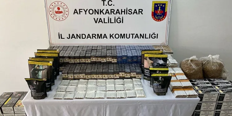 Otomobille çarpışan motosikletlinin metrelerce sürüklendiği kaza kamerada