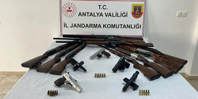 Jandarmadan ruhsatsız silah operasyonu