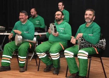 Temizlik işçileri kurdukları orkestra ile konser verecek