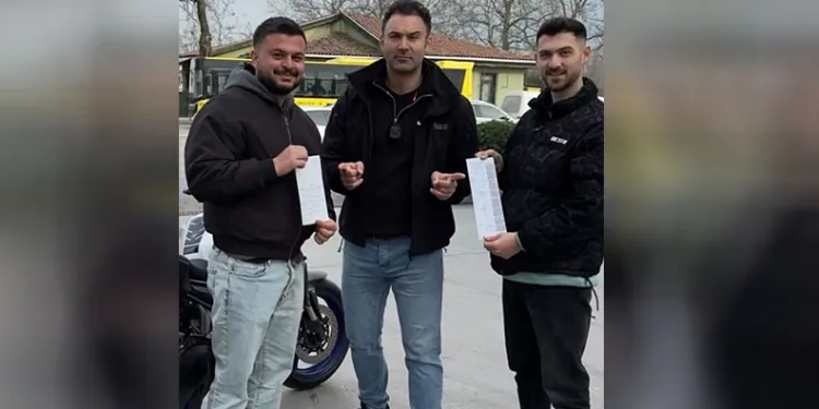 Bursa’da kendisini yakalayan polisle hatıra fotoğrafı çektirdi