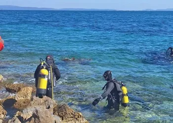 İzmir’de denize düşen araç içinde bir kişi hayatını kaybetti