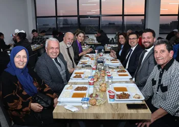 Şadi Özdemir aşevinde vatandaşlarla iftar yaptı
