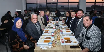 Şadi Özdemir aşevinde vatandaşlarla iftar yaptı