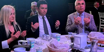 Erkan Aydın muhtarlar ve meclis üyelerine iftar verdi