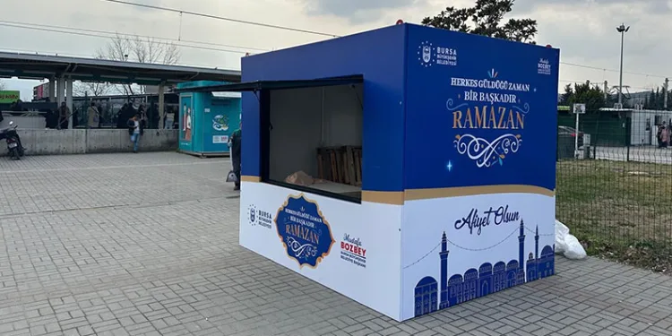 Bursa Büyükşehir Belediyesi iftara yetişemeyenlerin yanında