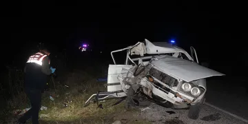 Manisa’da feci kaza: 1 ölü, 2’si ağır 3 yaralı