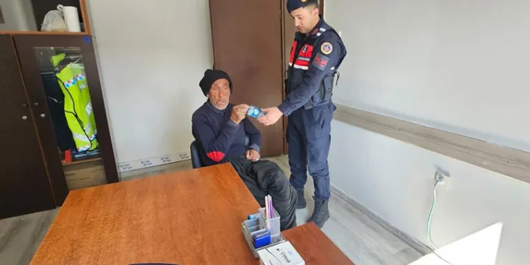Otomobille çarpışan motosikletlinin metrelerce sürüklendiği kaza kamerada