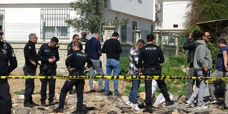Cezaevinden izinli çıkan genç kadın boş arazide ölü bulundu