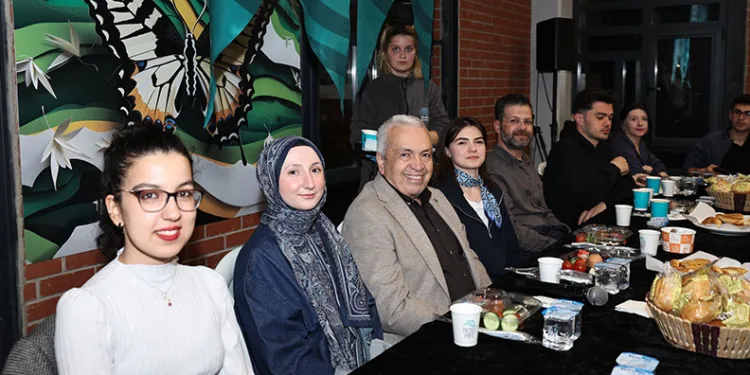 Şadi Özdemir üniversite öğrencileriyle sahurda buluştu