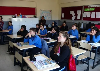 Öğrencilere “Çevre ve Deniz Kirliliği” Farkındalık Semineri